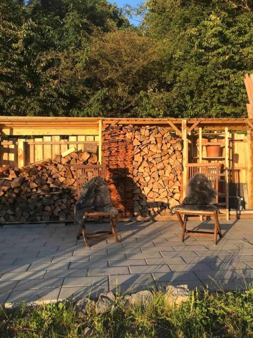 Eifelhausaufzeit-Vulkaneifel-Architekten-Chalet Mit Sauna Im Vulkankrater Immerath Exterior photo