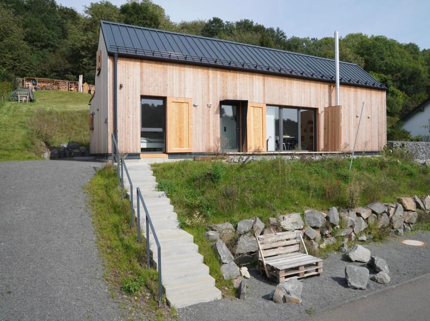 Eifelhausaufzeit-Vulkaneifel-Architekten-Chalet Mit Sauna Im Vulkankrater Immerath Exterior photo